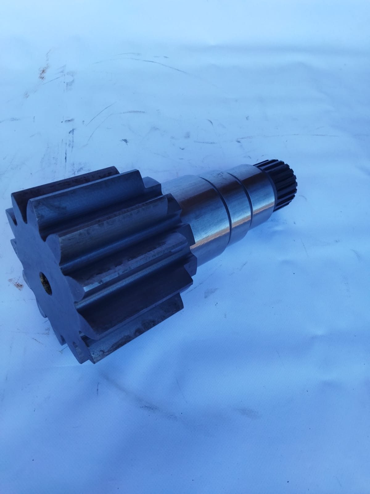 Вал поворотного редуктора Caterpillar 374